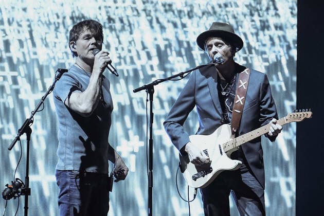 A-ha Konzert in Berlin 11.05.2022, xlakx, Entertaiment Musik Pop, a-ha emspor, v.l.Die norwegische Band a-ha um Saenger Morten Harket und Paul Waaktaar-Savoy tritt in der Mercedes Benz Arena auf. Deutschlandtournee play hunting high and low . Berlin