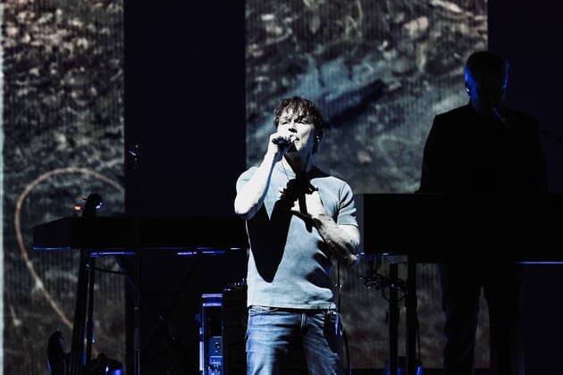 11.05.2022, xlakx, Entertaiment Musik Pop, a-ha emspor, v.l.Die norwegische Band a-ha um Saenger Morten Harket (M) tritt in der Mercedes Benz Arena auf. Deutschlandtournee play hunting high and low . Berlin