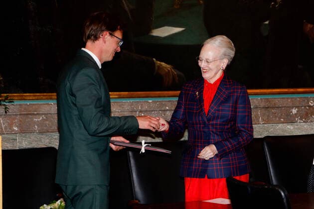 Entertainment Bilder des Tages Königin Margrethe von Dänemark verleiht Prof. Peter Lodahl Wissenschaftspreis in Kopenhagen 11-05-2022 Denmark Queen Margrethe attend the Queen Margrethe II Science Prize to Professor Peter Lodahl in Copenhagen. Â  Copyright: xPPEx