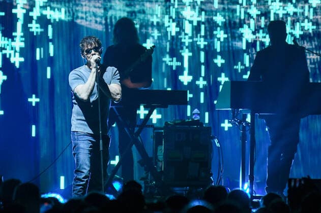 11.05.2022, xlakx, Entertaiment Musik Pop, a-ha emspor, v.l.Die norwegische Band a-ha um Saenger Morten Harket (M) tritt in der Mercedes Benz Arena auf. Deutschlandtournee play hunting high and low . Berlin