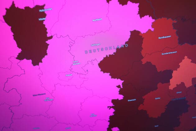 Dashboard des RKI, die 7-Tage-Inzidenz liegt nun bei 502,4 7-Tage-Inzidenz, Dashboard des RKI auf einem Monitor am 12.05.2022 in Siegen Deutschland.