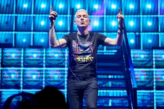 H.P. Baxxter von Scooter live bei einem Konzert der God Save The Rave -Tour in der ZAG Arena. Hannover, 11.05.2022