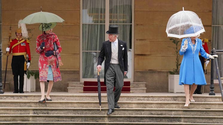 Bilder des Jahres 2022, Entertainment 05 Mai . 11 05 2022. London, United Kingdom. Princess Anne, Prince Charles and Camilla, Duchess of Cornwall, at the first Buckingham Palace Garden Party of the year.  xPoolx xi-Imagesx IIM-23399-0006