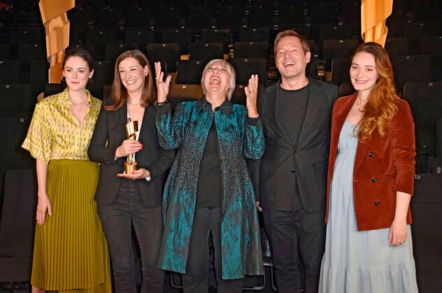 Lea van Acken, Alexandra Maria Lara, Claudia Roth, Florian Gallenberger und Maria Ehrich bei der Bekanntgabe der Nominierungen für den Deutschen Filmpreis 2022 im Kino in der KulturBrauerei. Berlin, 12.05.2022