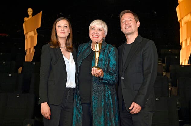 Alexandra Maria Lara, Claudia Roth und Florian Gallenberger bei der Bekanntgabe der Nominierungen für den Deutschen Filmpreis 2022 im Kino in der KulturBrauerei. Berlin, 12.05.2022