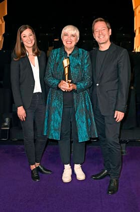 Alexandra Maria Lara, Claudia Roth und Florian Gallenberger bei der Bekanntgabe der Nominierungen für den Deutschen Filmpreis 2022 im Kino in der KulturBrauerei. Berlin, 12.05.2022