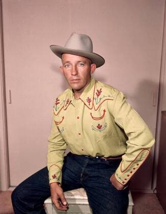 Bing Crosby Bing Crosby AnnÃ©e : 1960. It is forbidden to reproduce the photograph out of context of the promotion of the film. It must be credited to the Film Company and or the photographer assigned by or authorized by allowed on the set by the Film Company. Restricted to Editorial Use. Photo12 does not grant publicity rights of the persons represented. Copyright: xPhoto12 WolfTracerArchivex A7B11A02_442