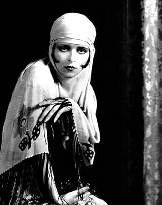 Clara Bow Clara Bow. It is forbidden to reproduce the photograph out of context of the promotion of the film. It must be credited to the Film Company and or the photographer assigned by or authorized by allowed on the set by the Film Company. Restricted to Editorial Use. Photo12 does not grant publicity rights of the persons represented. Copyright: xPhoto12 ParamountxPicturesx A7B13A00_100
