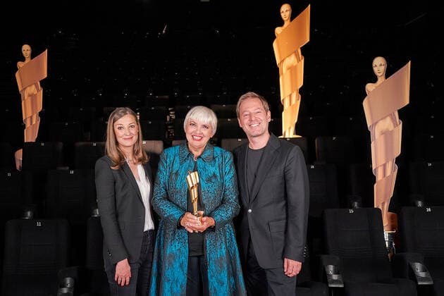 Nominierungsbekanntgabe Deutscher Filmpreis 2022 Alexandra Maria Lara, Claudia Roth, Beauftragte der Bundesregierung für Kultur und Medien und Florian Gallenberger beim Fototermin zur Nominierungsbekanntgabe Deutscher Filmpreis 2022 am 12. Mai im Kino in der KulturBrauerei Berlin Copyright: xEventpressxRadkex