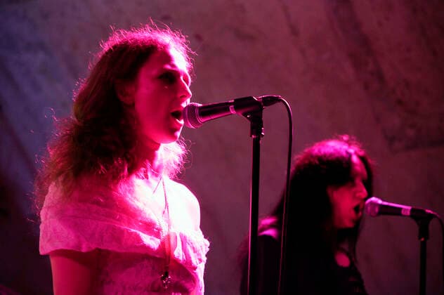 Maria Aljochina von Pussy Riot live bei einem Konzert der Riot Days Tour in der Shedhalle im Funkhaus Berlin. Berlin, 12.05.2022