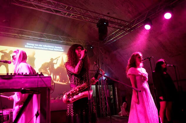 Pussy Riot live bei einem Konzert der Riot Days Tour in der Shedhalle im Funkhaus Berlin. Berlin, 12.05.2022