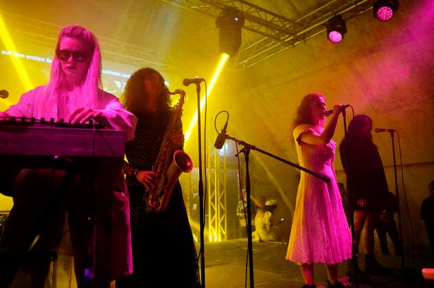 Pussy Riot live bei einem Konzert der Riot Days Tour in der Shedhalle im Funkhaus Berlin. Berlin, 12.05.2022