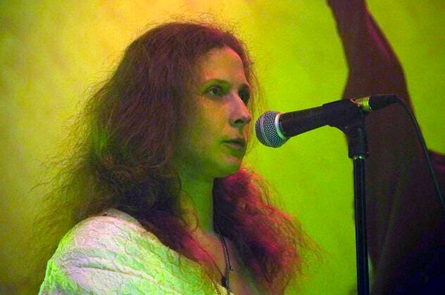Maria Aljochina von Pussy Riot live bei einem Konzert der Riot Days Tour in der Shedhalle im Funkhaus Berlin. Berlin, 12.05.2022
