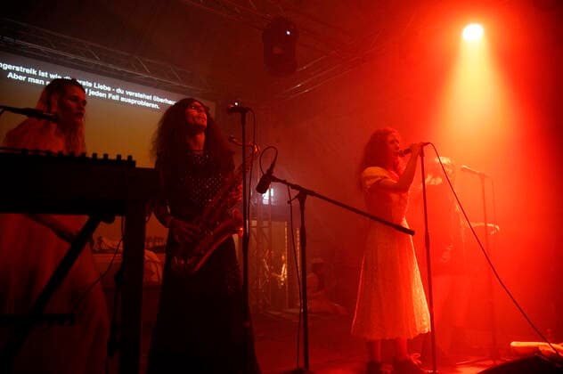 Pussy Riot live bei einem Konzert der Riot Days Tour in der Shedhalle im Funkhaus Berlin. Berlin, 12.05.2022