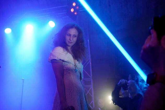 Maria Aljochina von Pussy Riot live bei einem Konzert der Riot Days Tour in der Shedhalle im Funkhaus Berlin. Berlin, 12.05.2022