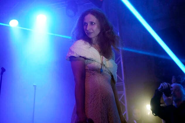 Maria Aljochina von Pussy Riot live bei einem Konzert der Riot Days Tour in der Shedhalle im Funkhaus Berlin. Berlin, 12.05.2022
