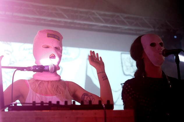 Pussy Riot live bei einem Konzert der Riot Days Tour in der Shedhalle im Funkhaus Berlin. Berlin, 12.05.2022