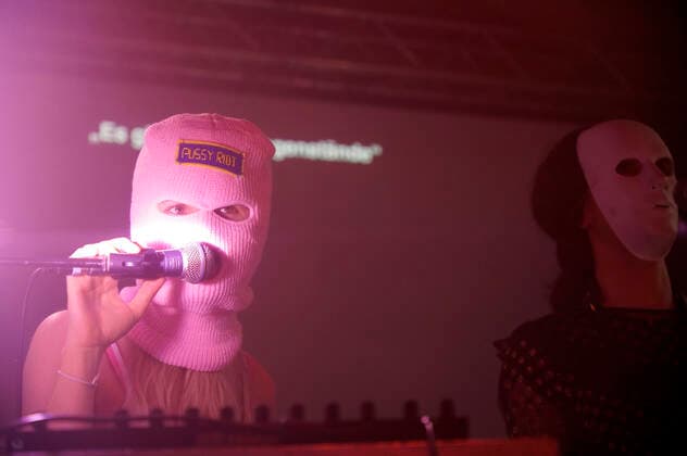 Pussy Riot live bei einem Konzert der Riot Days Tour in der Shedhalle im Funkhaus Berlin. Berlin, 12.05.2022