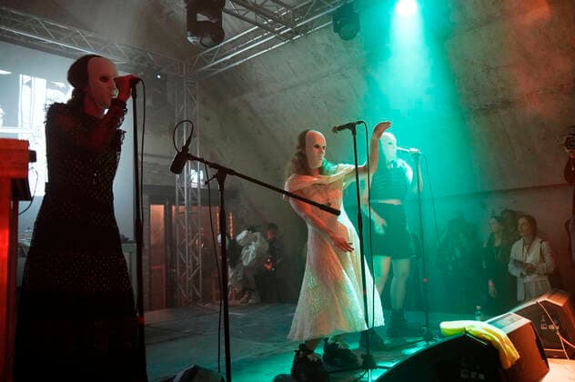 Pussy Riot live bei einem Konzert der Riot Days Tour in der Shedhalle im Funkhaus Berlin. Berlin, 12.05.2022