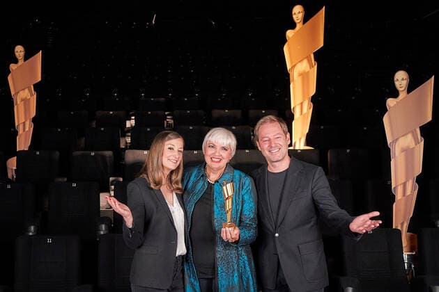 Nominierungsbekanntgabe Deutscher Filmpreis 2022 Alexandra Maria Lara, Claudia Roth, Beauftragte der Bundesregierung für Kultur und Medien und Florian Gallenberger beim Fototermin zur Nominierungsbekanntgabe Deutscher Filmpreis 2022 am 12. Mai im Kino in der KulturBrauerei Berlin Copyright: xEventpressxRadkex