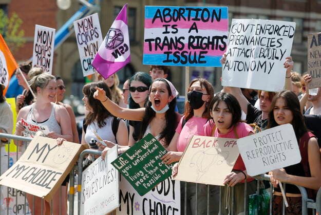 May 12, 2022, Ottawa, ON, CANADA: People protest against the March for Life on Parliament Hill in Ottawa on Thursday, May 12, 2022. Ottawa CANADA  - ZUMAc35_ 20220512_zaf_c35_135 Copyright: xPatrickxDoylex