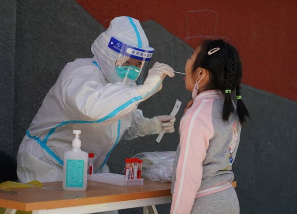 (220513) -- BEIJING, May 13, 2022 -- A medic takes a swab sample from a child for nucleic acid test at a community in Haidian District of Beijing, capital of China, May 13, 2022. Beijing has started three additional rounds of mass nucleic acid testing in 12 districts from Friday to Sunday, as the Chinese capital races against time to contain the latest resurgence of COVID-19 infections. ) CHINA-BEIJING-COVID-19 (CN) RenxChao 