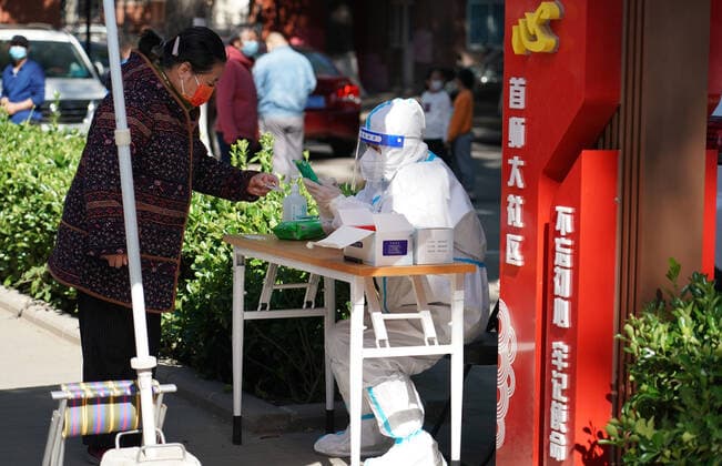 (220513) -- BEIJING, May 13, 2022 -- A staff member registers information for a resident at a nucleic acid testing site in Haidian District of Beijing, capital of China, May 13, 2022. Beijing has started three additional rounds of mass nucleic acid testing in 12 districts from Friday to Sunday, as the Chinese capital races against time to contain the latest resurgence of COVID-19 infections. ) CHINA-BEIJING-COVID-19 (CN) RenxChao 