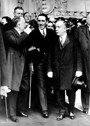 Gaston Doumergue and Louis Renault at the Paris car exhibition Paris. Grand Palais. Gaston Doumergue and Louis Renault at the Paris car exhibition 1924 France Private collection Copyright: xPhoto12x asi05357_H308898