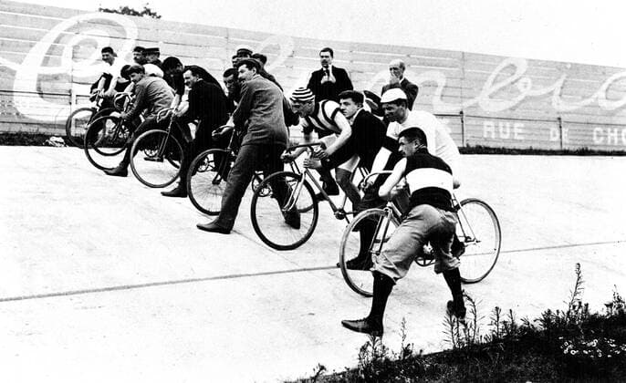 Paris. Starting point of the 100 mile race at the bike track in the Park of Princes. From left to right : Huret, The, Bor, Bauge, Walters, Digeon and Champion. Paris. Starting point of the 100 mile race at the bike track in the Park of Princes. From left to right : Huret, The, Bor, Bauge, Walters, Digeon and Champion. Around 1900 France Personal collection Copyright: xPhoto12x ASI06132_H310102