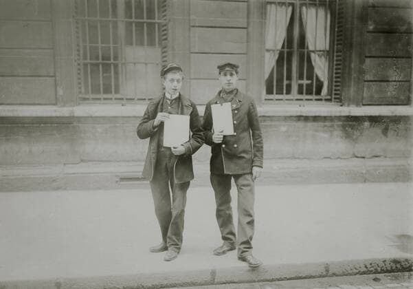 Telegraphers Telegraphers showing their letter of dismissal Copyright: xPhoto12x COM10326_025