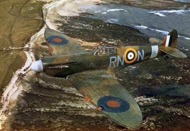 Supermarine Spitfire fighter plane, c.1950 English Supermarine Spitfire fighter in the colours of the Royal Air Force (RAF). Around 1950 Copyright: xPhoto12 CollectionxBernardxCrochetx CRO18A00_236