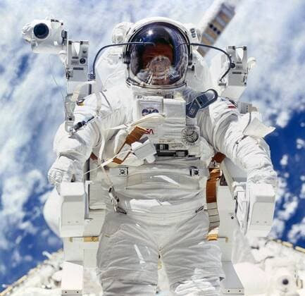 Robert L. Stewart during an extravehicular activity, 1984 Robert L. Stewart during an extravehicular activity on February 9, 1984. He uses the manned maneuvering unit (MMU) during a spacewalk. His movement is propelled by gaseous nitrogen and controlled by his hands. Copyright: xPhoto12 CollectionxBernardxCrochetx CRO18A00_271