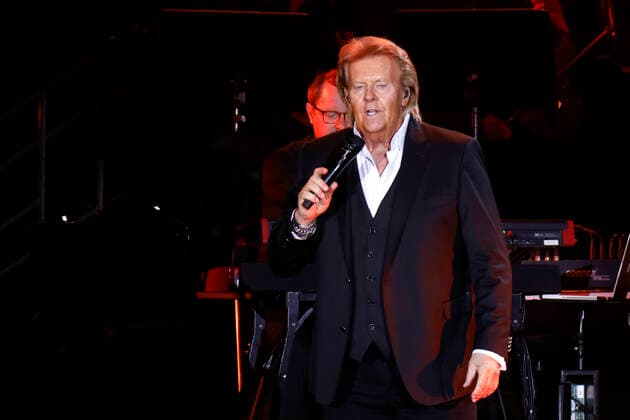 Howard Carpendale live bei einem Konzert seiner 50 Jahre - Die Show meines Lebens -Tour in der Lanxess-Arena. Köln, 13.05.2022 NRW Deutschland Copyright: xChristophxHardtx