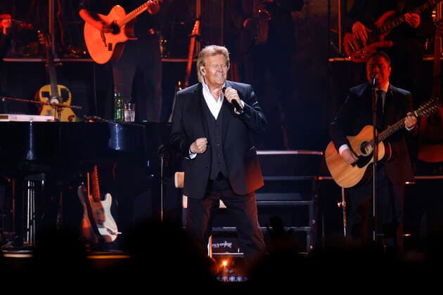 Howard Carpendale live bei einem Konzert seiner 50 Jahre - Die Show meines Lebens -Tour in der Lanxess-Arena. Köln, 13.05.2022 NRW Deutschland Copyright: xChristophxHardtx