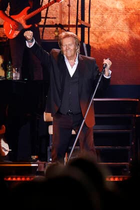 Howard Carpendale live bei einem Konzert seiner 50 Jahre - Die Show meines Lebens -Tour in der Lanxess-Arena. Köln, 13.05.2022 NRW Deutschland Copyright: xChristophxHardtx