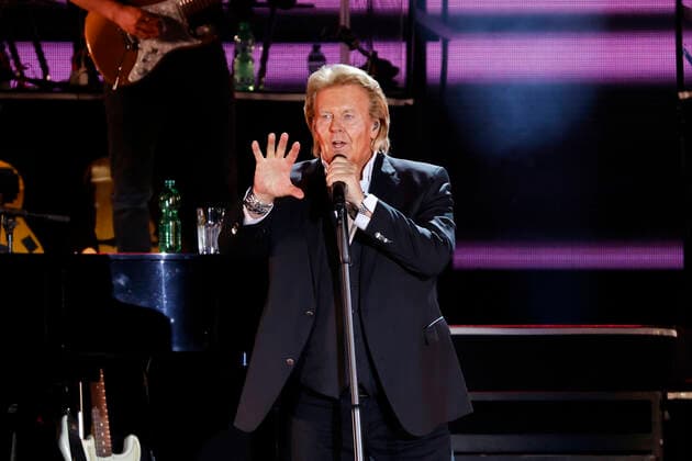 Entertainment Bilder des Tages Howard Carpendale live bei einem Konzert seiner 50 Jahre - Die Show meines Lebens -Tour in der Lanxess-Arena. Köln, 13.05.2022 NRW Deutschland Copyright: xChristophxHardtx
