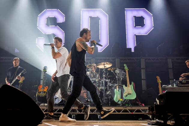Vincent Stein und Dag-Alexis Kopplin von SDP live bei einem Kozert ihre Die Unendlichste Tour in der Thüringenhalle. Erfurt, 13.05.2022