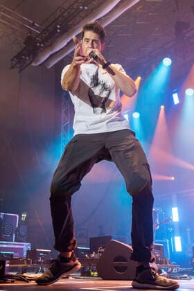 Vincent Stein von SDP live bei einem Kozert ihre Die Unendlichste Tour in der Thüringenhalle. Erfurt, 13.05.2022