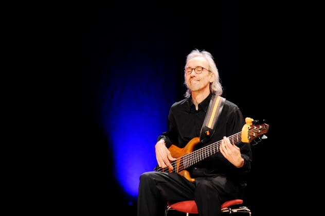 Der schwedische Jazz-Bassist Björn Meyer in der Essener Philharmonie. Swedish jazz bassist Björn Meyer at the Philharmonie Essen. Essen NRW DEU;DE;GERMANY;DEUTSCHLAND;ALLEMAGNE