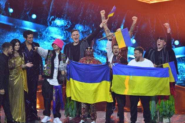 Bilder des Jahres 2022, Entertainment 05 Mai Entertainment Bilder des Tages May 15, 2022, Turin: Kalush Orchestra from Ukraine celebrates after winning the 66th annual Eurovision Song Contest (ESC 2022) in Turin, Italy, 15 May 2022. ANSA ALESSANDRO DI MARCO Turin  - ZUMAa110 20220515_zaf_a110_004 Copyright: xAlessandroxDixMarcox
