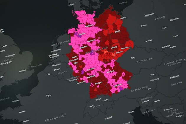 Dashboard des RKI, die 7-Tage-Inzidenz liegt nun bei 452,4 7-Tage-Inzidenz, Dashboard des RKI auf einem Monitor am 15.05.2022 in Siegen Deutschland.