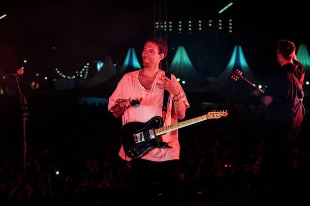 2022-05-14 21:47:43 SCHEVENINGEN - The Dutch rock band Kensington with lead singer Eloi Youssef performs during the beach concert Live on the Beach. ANP KIPPA PAUL BERGEN netherlands out - belgium out