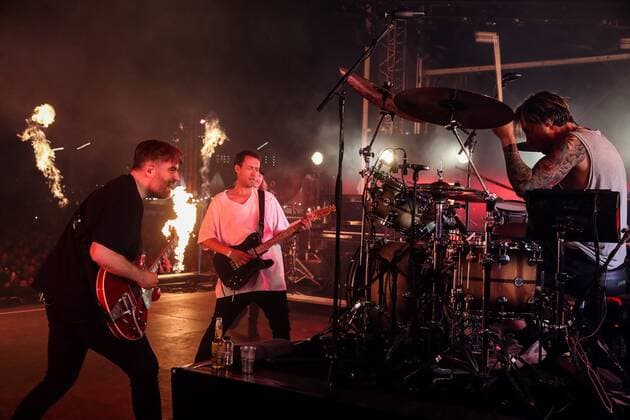 2022-05-14 21:48:50 SCHEVENINGEN - The Dutch rock band Kensington with lead singer Eloi Youssef, guitarist Casper Starreveld and drummer Niles Vandenberg will perform during the beach concert Live on the Beach. ANP KIPPA PAUL BERGEN netherlands out - belgium out