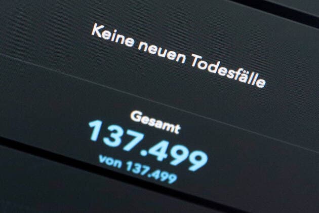 Dashboard des RKI, die 7-Tage-Inzidenz liegt nun bei 439,2 es werden KEINE NEUEN TODESFAELLE (TODESFÄLLE) gemeldet. 7-Tage-Inzidenz, Dashboard des RKI auf einem Monitor am 16.05.2022 in Siegen Deutschland.