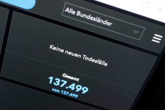 Dashboard des RKI, die 7-Tage-Inzidenz liegt nun bei 439,2 es werden KEINE NEUEN TODESFAELLE (TODESFÄLLE) gemeldet. 7-Tage-Inzidenz, Dashboard des RKI auf einem Monitor am 16.05.2022 in Siegen Deutschland.