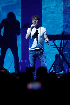 Sänger Morten Harket von der norwegischen Band A-ha bei ihrem Konzert in der Lanxess-Arena. Köln, 15.05.2022 NRW Deutschland Copyright: xChristophxHardtx