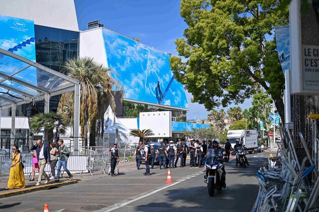 Festival de Cannes : derniers preparatifs a 24 heures de l ouverture. NEWS : Festival de Cannes : derniers preparatifs a 24 heures de l ouverture - 16 05 2022 LionelUrman Panoramic 