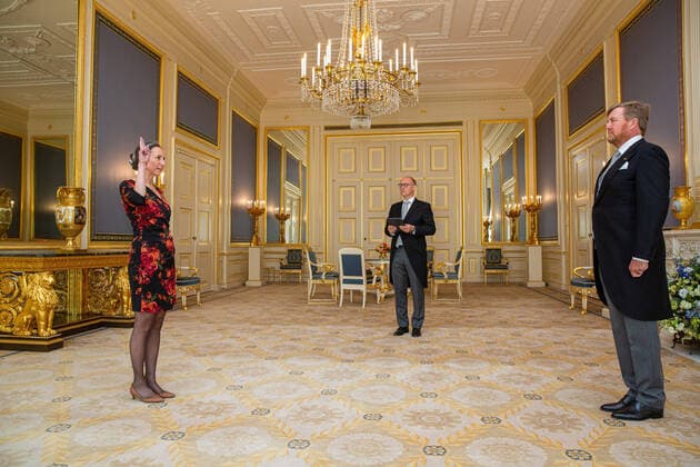 News Themen der Woche KW20 16-05-2022 The Hague King Willem-Alexander with Prof. Dr. Sigrid Hemels sworn in as Councilor of State at the Council of State, Staatsraad bij de Raad van de State, at palace Noordeinde in The Hague. Â  Copyright: xPPEx