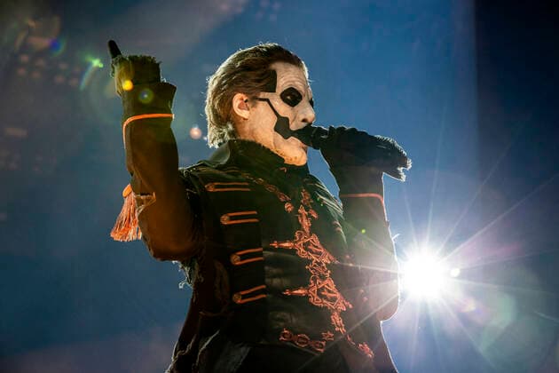 Tobias Forge von Ghost live bei einem Konzert der Imperator - Europe -Tour in der ZAG Arena. Hannover, 15.05.2022