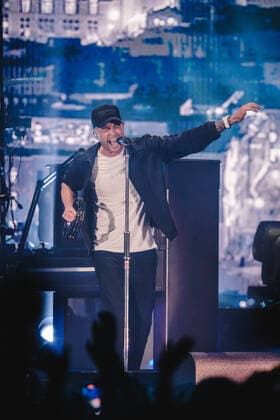 OneRepublic live in Z?rich, Switzerland Zurich, Switzerland. 16th, May 2022. The American band OneRepublic performs a live concert at Hallenstadion in Z?rich. Here singer and musician Ryan Tedder is seen live on stage. Z?rich Switzerland  Copyright: xGonzalesxPhoto TilmanxJentzschx